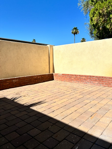 Building Photo - 7845 E Valley Vista Dr