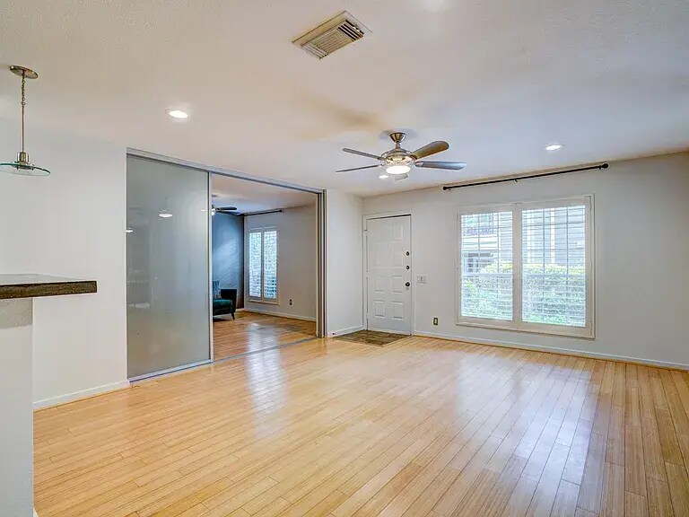 Building Photo - 1860 White Oak Dr