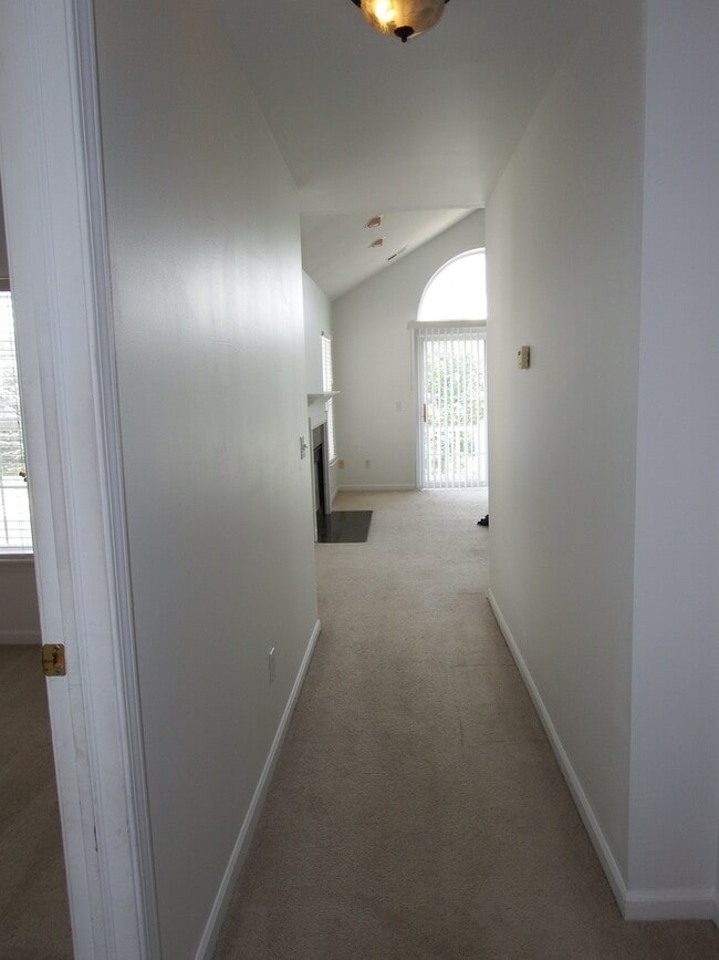 Building Photo - COMING SOON!! BEAUTIFUL 2 BEDROOM 2 BATH CONDO!