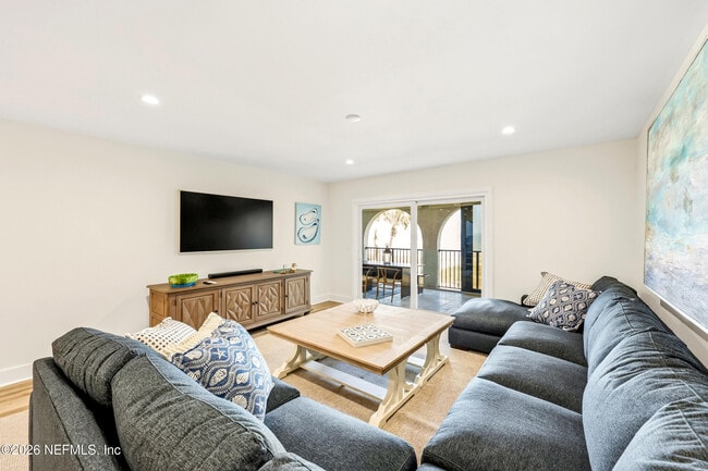 Building Photo - 10 10th St