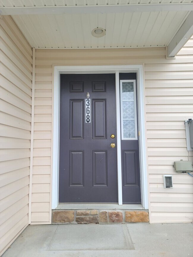 Building Photo - 3 Bed 2.5 Bath Townhome Ready for You in W...