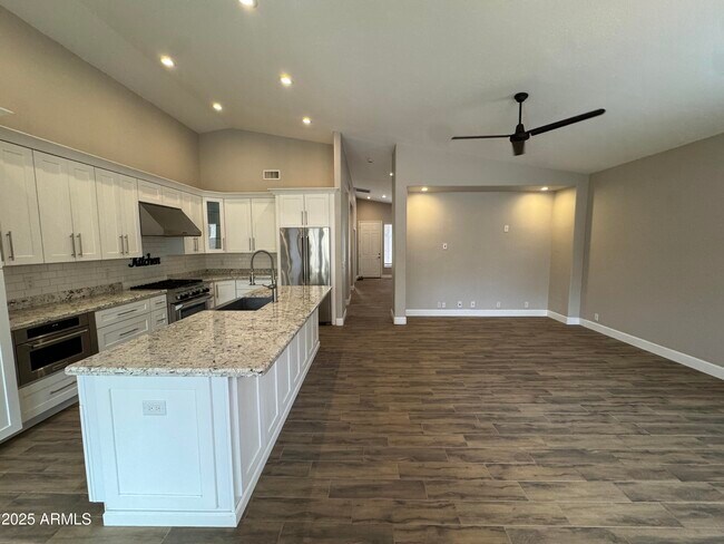 Building Photo - 1710 E Tradewind Ct