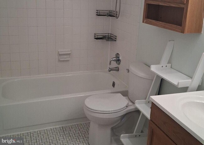 Building Photo - 14362 Southgate Ct