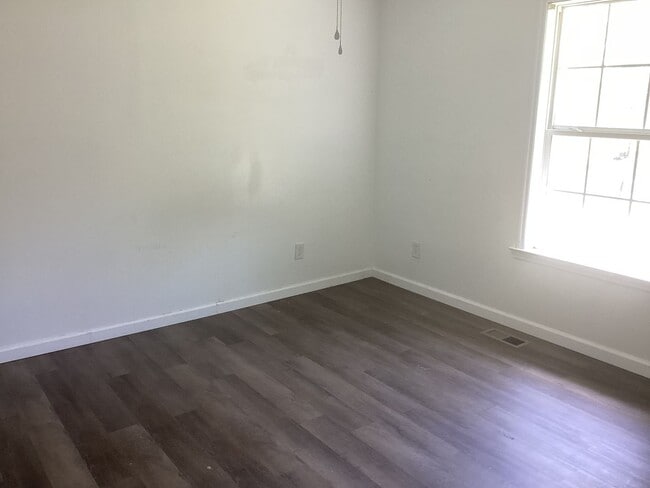 Building Photo - Newly updated home in North Gadsden