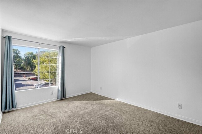 Building Photo - 5535 Canoga Ave