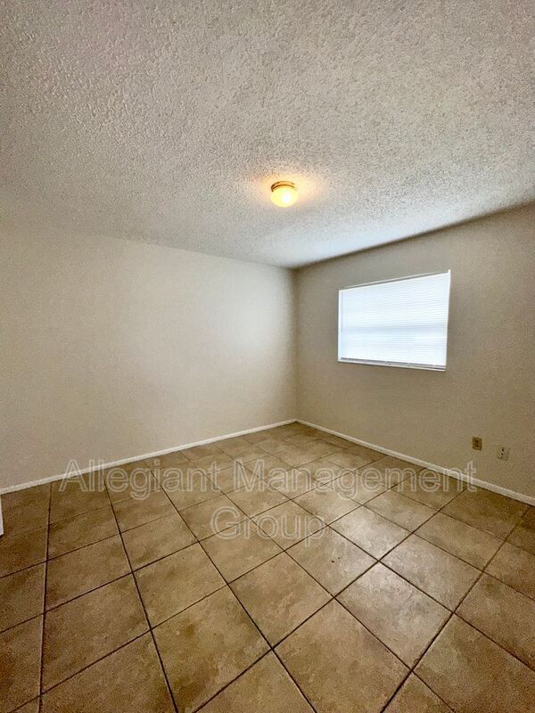 Building Photo - 705 Michigan Ct