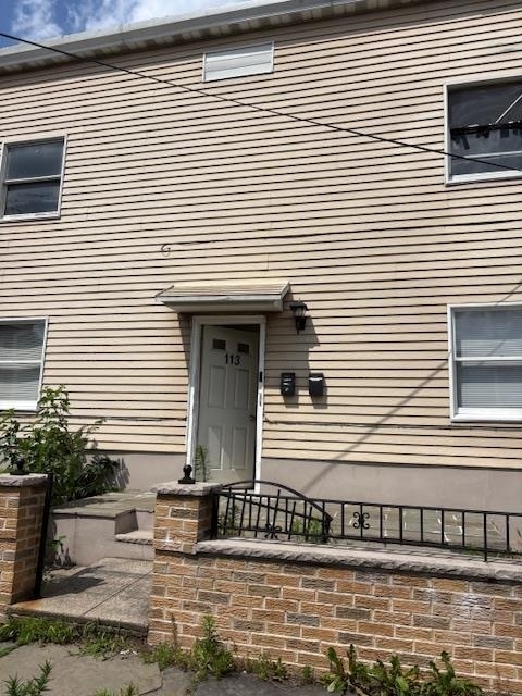 Building Photo - 113 Evergreen St
