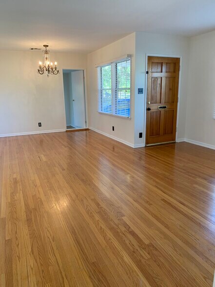 Building Photo - 10760 Russett Ave