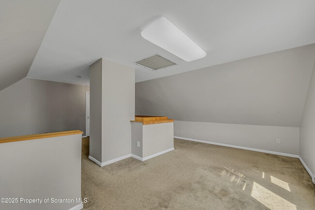 Building Photo - 712 Lincoln Ave