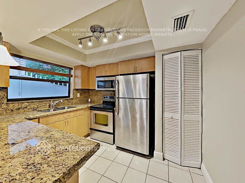 Building Photo - 9142 Grand Canal Dr