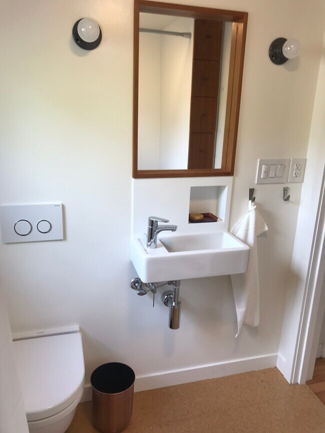 Building Photo - 2215 Dahl Ln