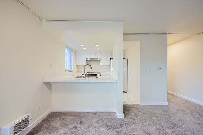 Building Photo - Charming 1 Bed 1 Bath Condo in the Heart o...