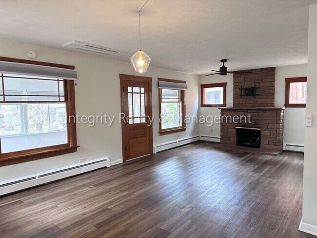 Building Photo - 4631 W Moncrieff Pl