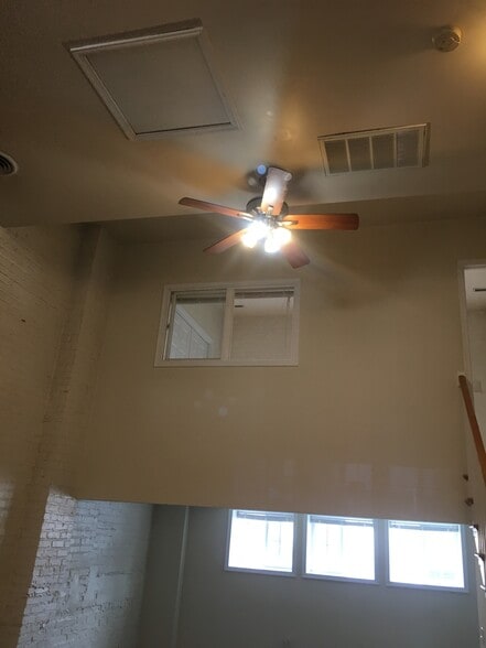 Building Photo - 310 N Laurel St