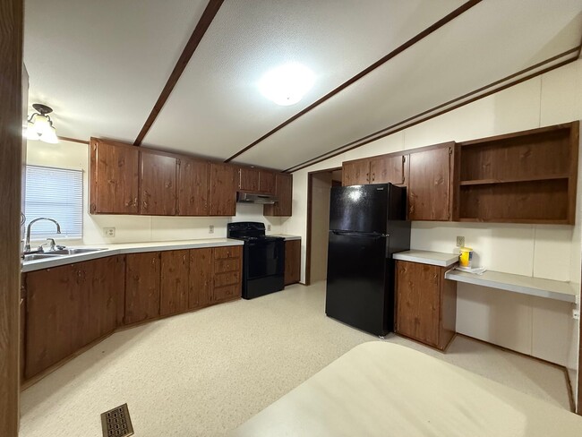 Building Photo - 3 Bedroom 2 Bathroom Home in Greene County...