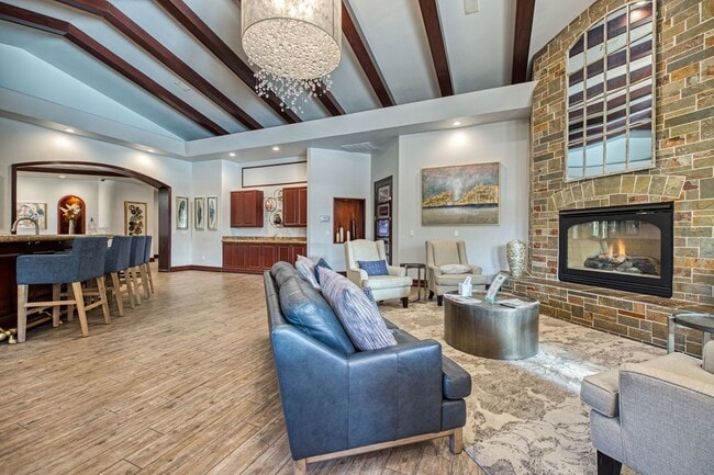 Building Photo - Fully Furnished Single Level Condo Resort LIving