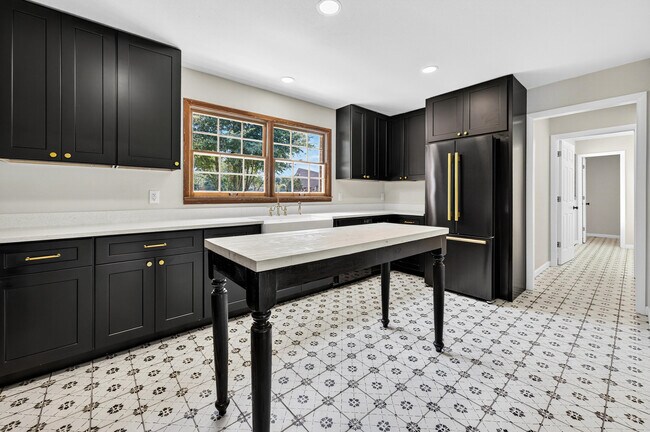 Building Photo - 758 9th Ave