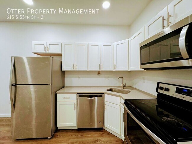 Building Photo - 615 S 55th St