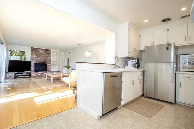 Building Photo - Perfect Family Home in Flats of Kentfield ...