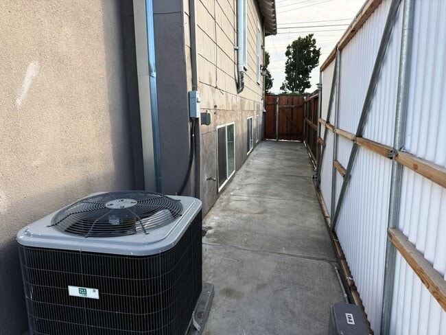 Building Photo - 259 Sunol St