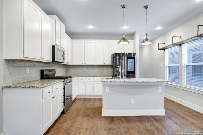 Building Photo - 507 Elmhurst Ave