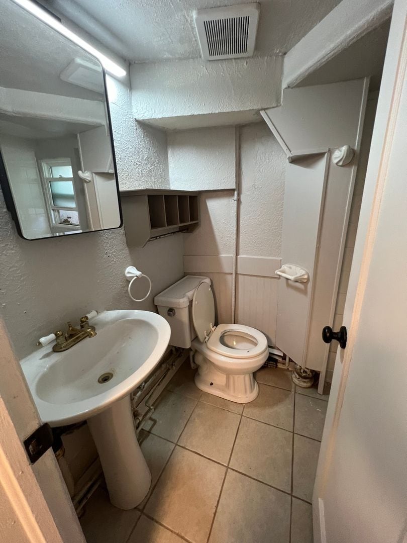 Building Photo - 2101 E 16th Ave