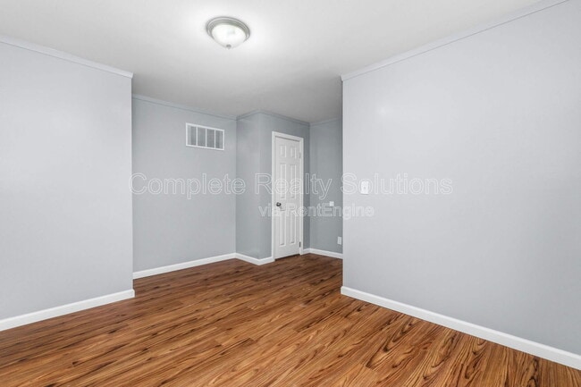 Building Photo - 8235 Albin Ave