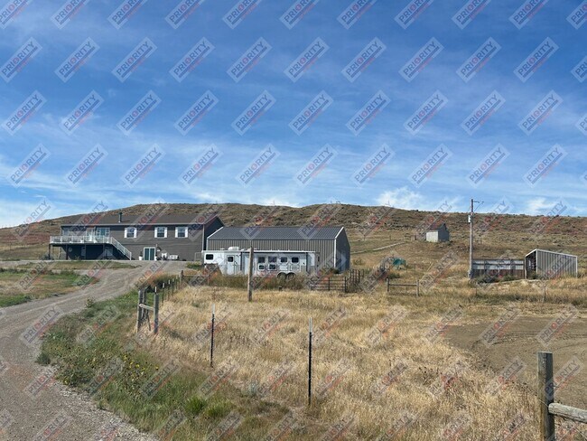 Building Photo - Stunning horse property on 40 acres!