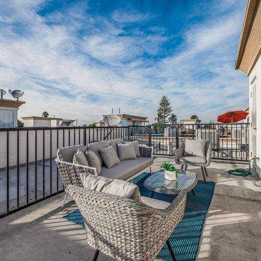 Private Roof Deck - 7403 S Sepulveda Blvd