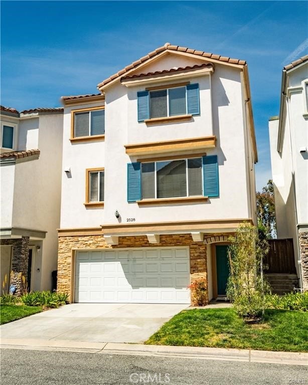 Building Photo - 2528 Plaza del Amo