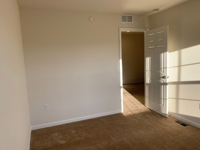Building Photo - 1855 Shady Ln