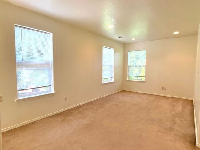 Building Photo - 3056 Lazy River Dr