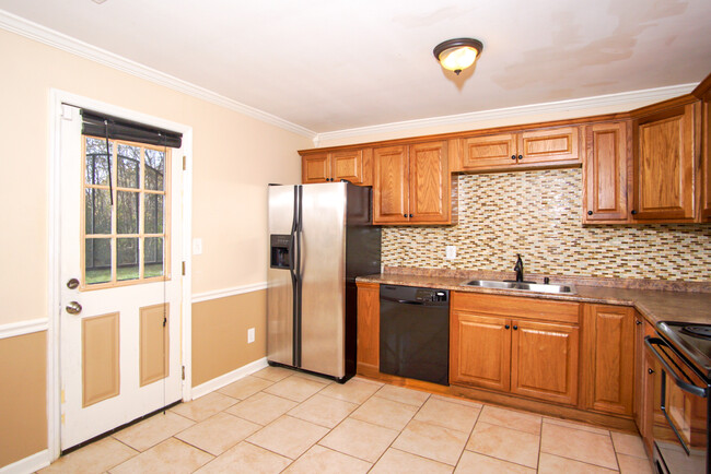 Building Photo - 3615 Marymont Dr NW
