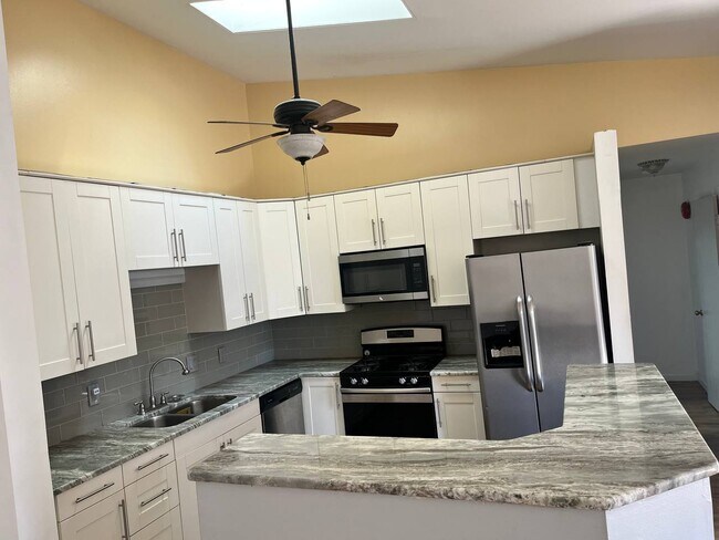 Building Photo - 1891 Vine Way Dr