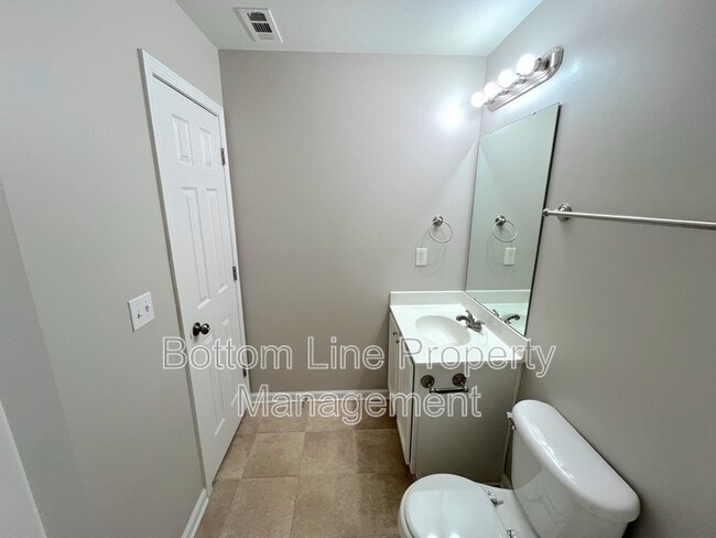 Building Photo - 7637 Abigail Glen Dr