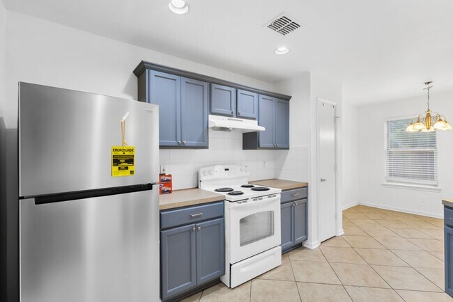 Building Photo - 210 Laceleaf Ln