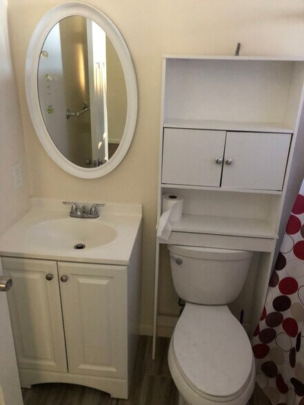 Building Photo - 18334 Lorne St