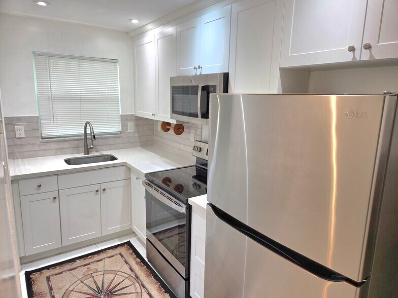 Recessed Lighting - 1971 SE 5th Ct