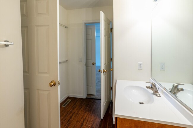 Building Photo - 5003 Roscoe Rdg