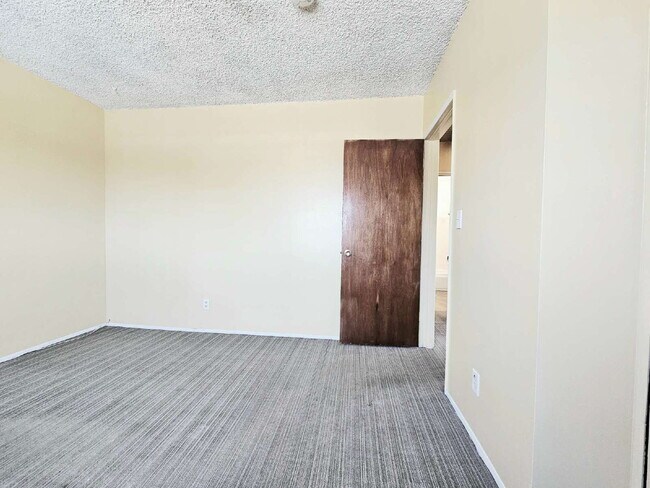 Building Photo - Welcome home to this charming and affordab...