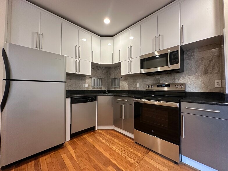 Primary Photo - 191 Winthrop Rd