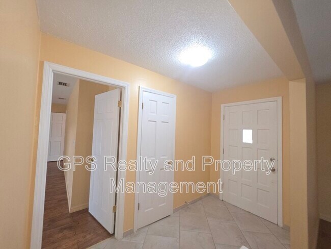 Building Photo - 640 Mariner Way