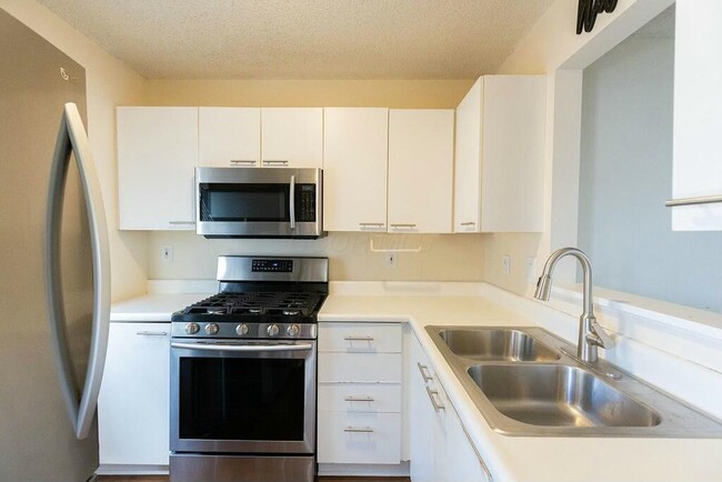 Building Photo - 1749 Messner Dr