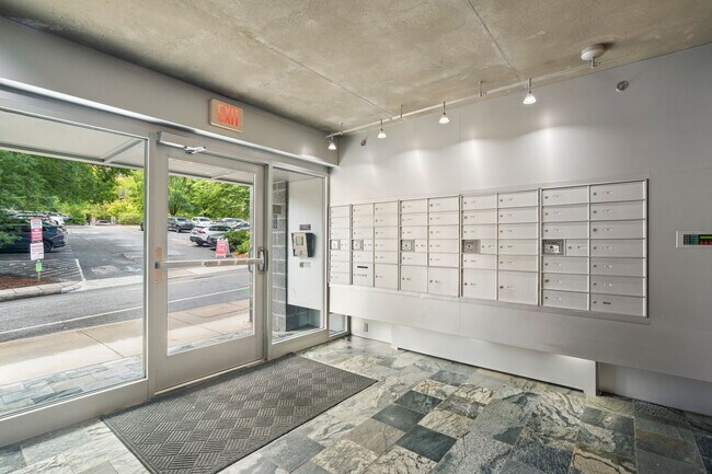 Building Photo - 12 S Lexington Ave