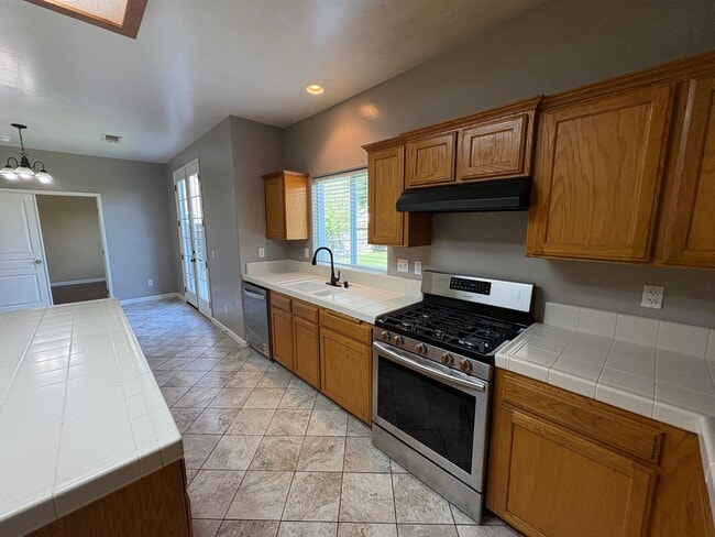 Building Photo - Two story home in SW Visalia coming soon!