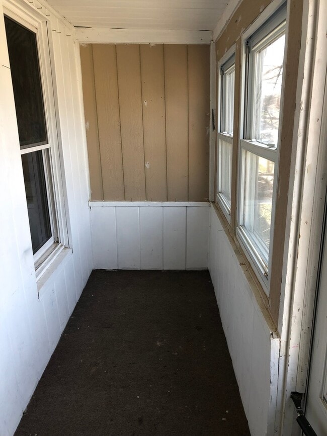 Building Photo - 3 bedroom/2 bath home