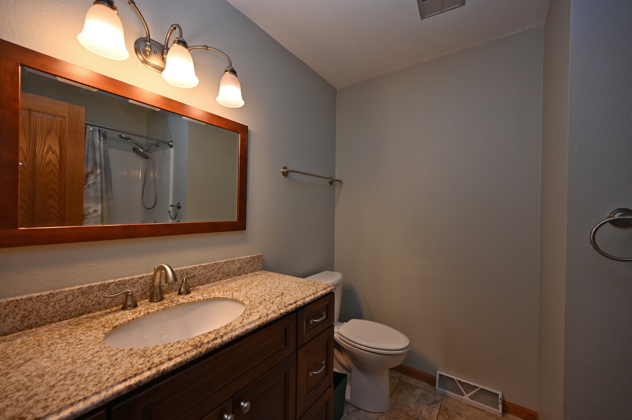 Building Photo - 202 Lac La Belle Dr