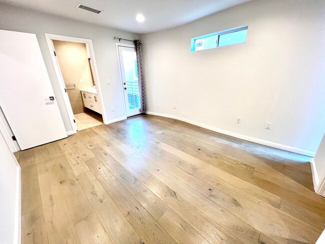 Building Photo - Santa Monica - Luxury Townhome w/ Loft!  (3 Bed / 3.5 Bath)