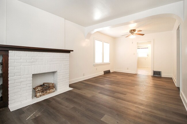 Building Photo - Beautiful remodeled 2 BR home