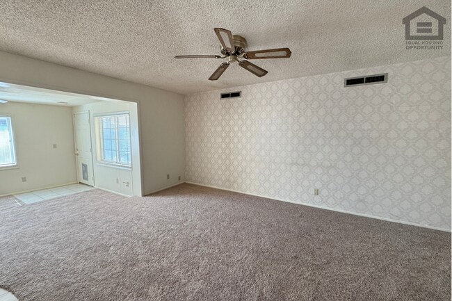 Building Photo - 3Bed/2Bath House at 55th Ave/Peoria Ave! Ready for Immediate Move-In! – NO HOA!